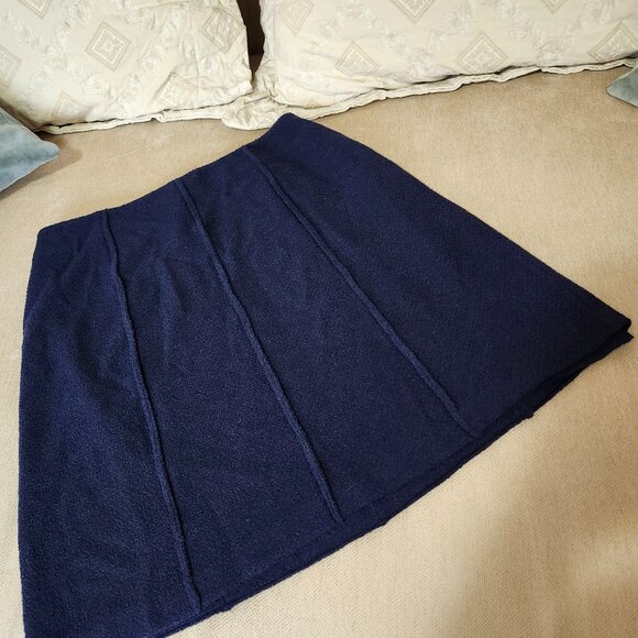 St John (designer resale) Navy Boucle Knit Skirt Sz 8 - Picture 3 of 6
